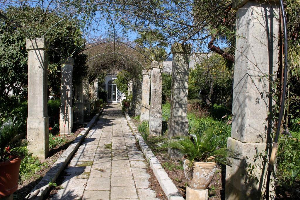Dimora Storica "Casa Sicuro" Bed & Breakfast Martano Dış mekan fotoğraf