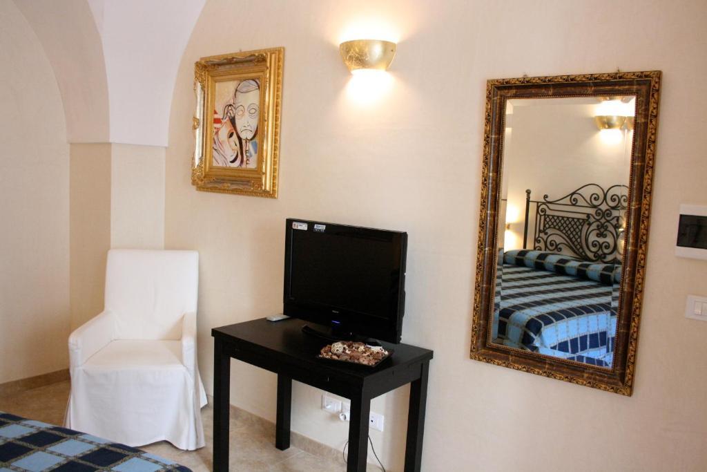 Dimora Storica "Casa Sicuro" Bed & Breakfast Martano Dış mekan fotoğraf