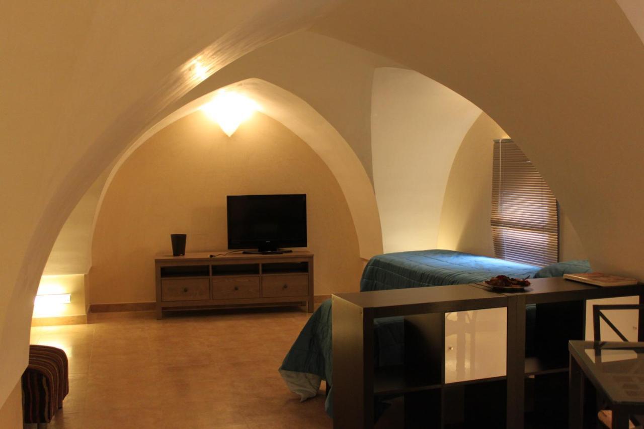Dimora Storica "Casa Sicuro" Bed & Breakfast Martano Oda fotoğraf